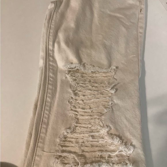 S.O.N.G. Size 7/28 Street Low Rise Jean With Rips Cream Jean. Preloved - Picture 8 of 8